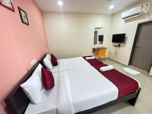 Hotel Prime Classic Shamshabad Bagian luar foto