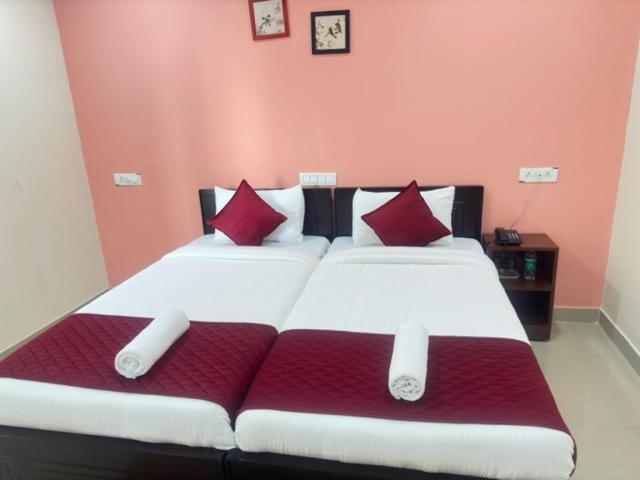 Hotel Prime Classic Shamshabad Bagian luar foto
