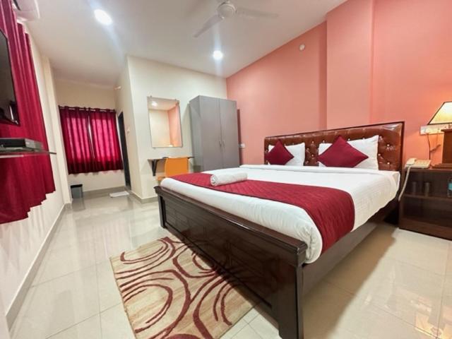 Hotel Prime Classic Shamshabad Bagian luar foto