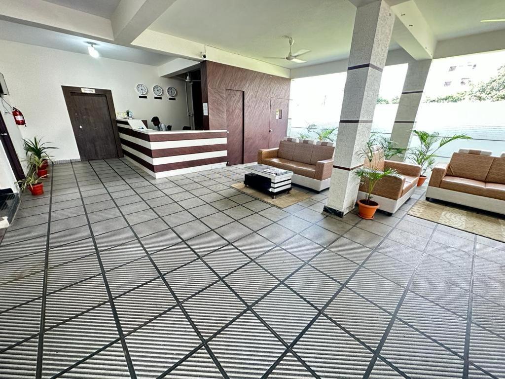 Hotel Prime Classic Shamshabad Bagian luar foto