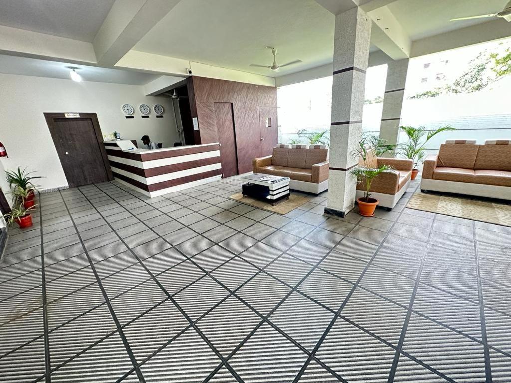 Hotel Prime Classic Shamshabad Bagian luar foto