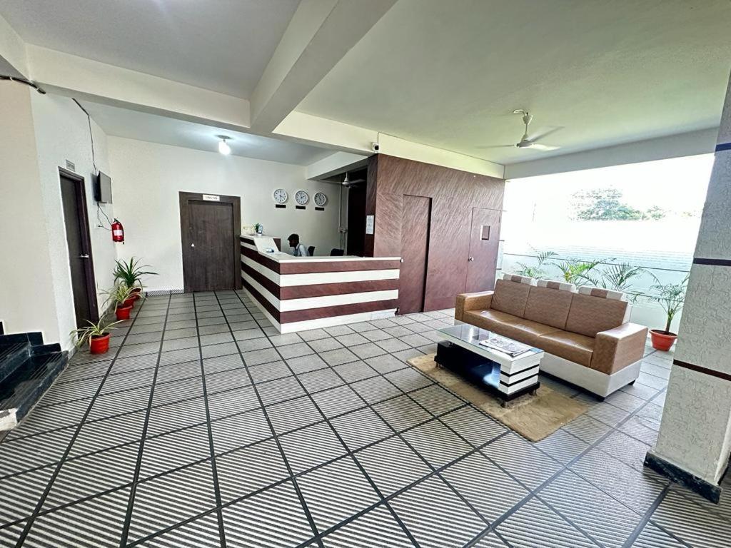 Hotel Prime Classic Shamshabad Bagian luar foto